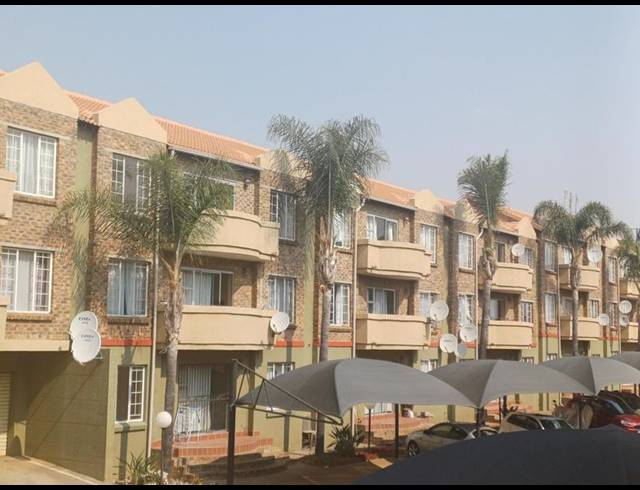 2 BEDROOM APARTMENT FOR SALE IN ROOIHUISKRAAL NORTH